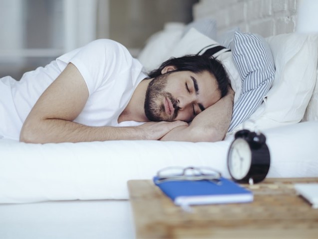 خواب کافی مرد برای افزایش سلامتی بدن