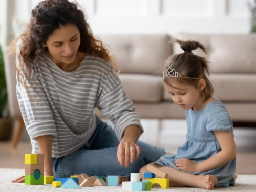 فواید پرستار کودک برای بچه ها در سنین پایین