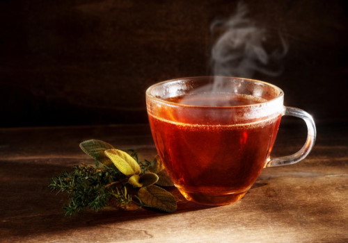 نوشیدن چای داغ برای جلوگیری از خارش گلو