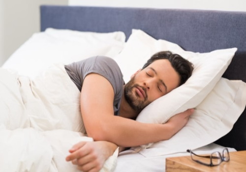 خوابیدن در وضعیت مناسب برای کاهش تنگی تنفس