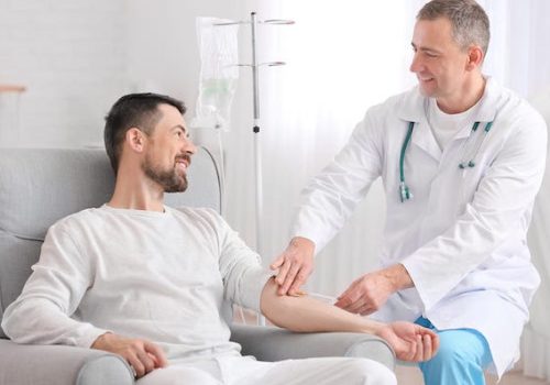 تزریق وریدی چیست؟ مزایا، کاربرد و عوارض احتمالی